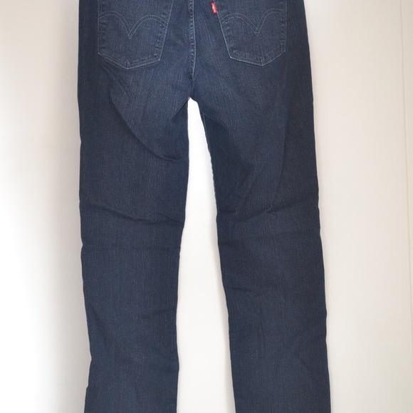Levis Jeans - Picture 6 of 6